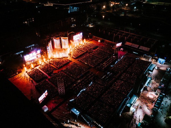 Soobin cháy hết mình trong concert, cùng fan quyên góp hơn 1,2 tỉ đồng cho miền Trung