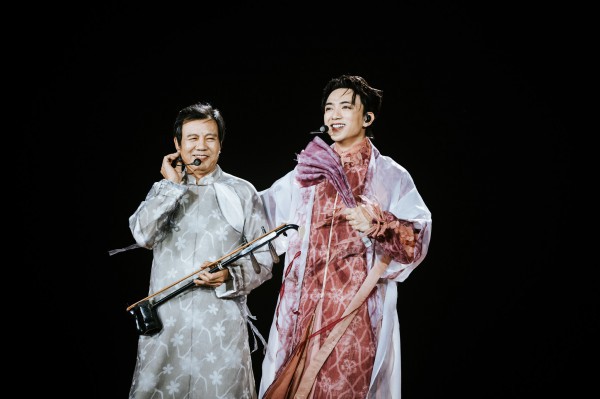 Soobin cháy hết mình trong concert, cùng fan quyên góp hơn 1,2 tỉ đồng cho miền Trung