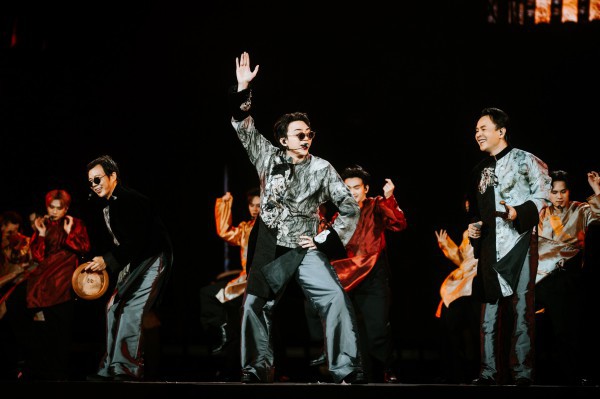 Soobin cháy hết mình trong concert, cùng fan quyên góp hơn 1,2 tỉ đồng cho miền Trung