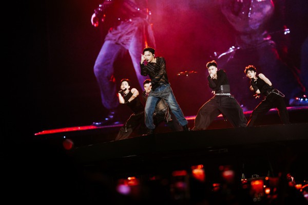 Soobin cháy hết mình trong concert, cùng fan quyên góp hơn 1,2 tỉ đồng cho miền Trung