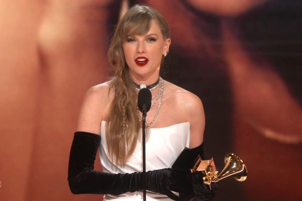 Taylor Swift lập kỷ lục với 13 giải Grammy