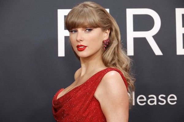 Taylor Swift nhận giải Nghệ sĩ thu âm toàn cầu lần thứ năm