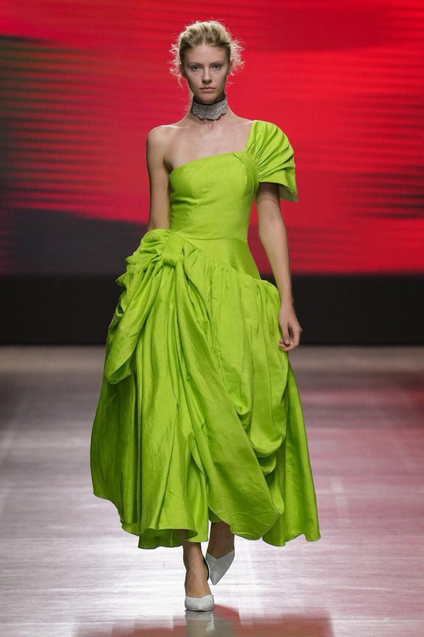 Để NTK Việt được trình diễn ở quốc tế, điều gì quan trọng?