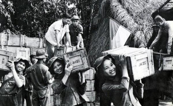 "Lá đỏ" - Bản tình ca đẹp về một thời khói lửa chiến tranh