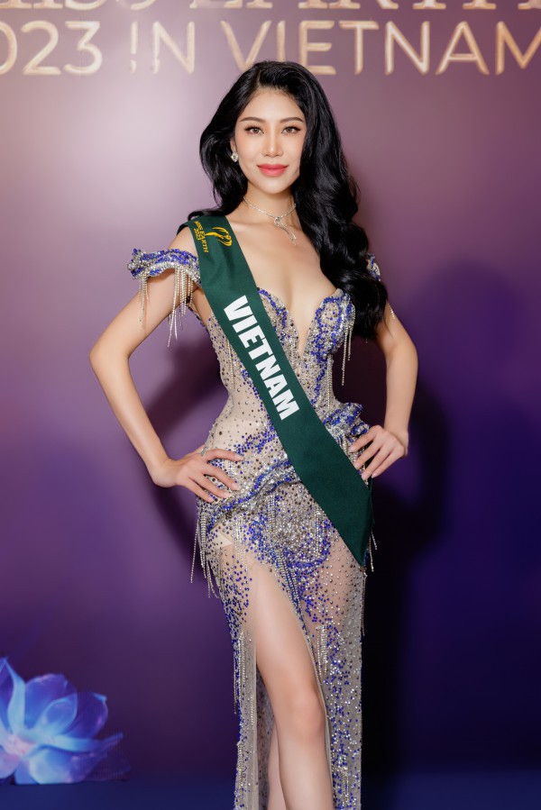 90 thí sinh Miss Earth 2023 ra mắt khán giả Việt Nam, khoe nhan sắc quyến rũ với trang phục dạ hội