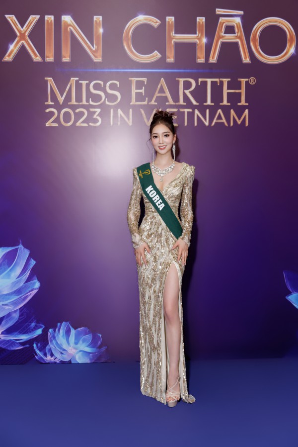 90 thí sinh Miss Earth 2023 ra mắt khán giả Việt Nam, khoe nhan sắc quyến rũ với trang phục dạ hội