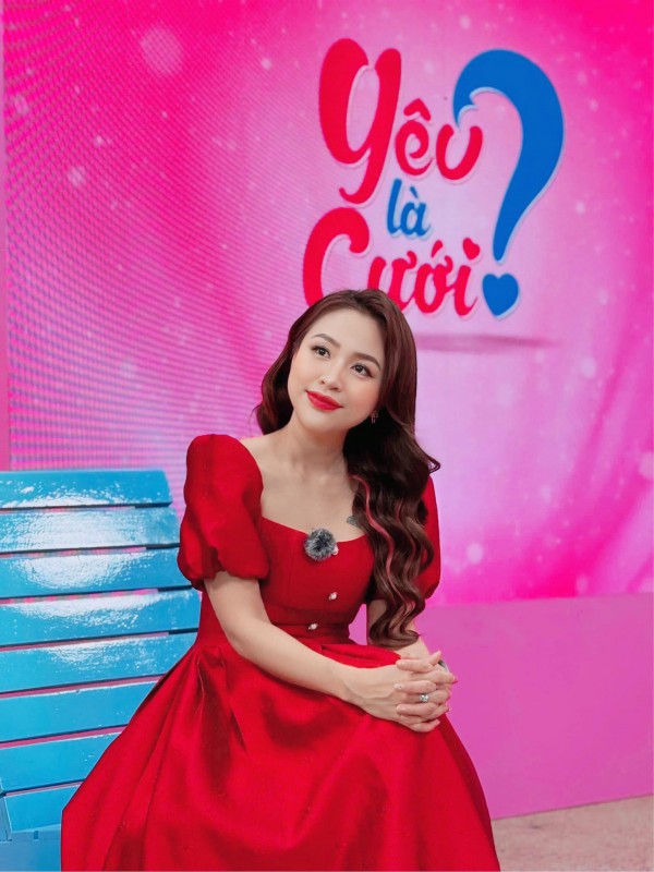 BTV Quang Minh, MC Vân Hugo bị phạt vì vi phạm quảng cáo, buộc phải cải chính BTV Quang Minh, MC Vân Hugo bị phạt vì vi phạm quảng cáo, buộc phải cải chính