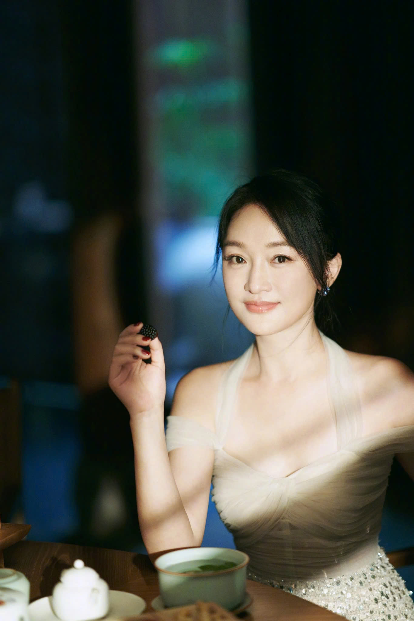 Bất ngờ với mặt mộc của Châu Tấn ở tuổi 50