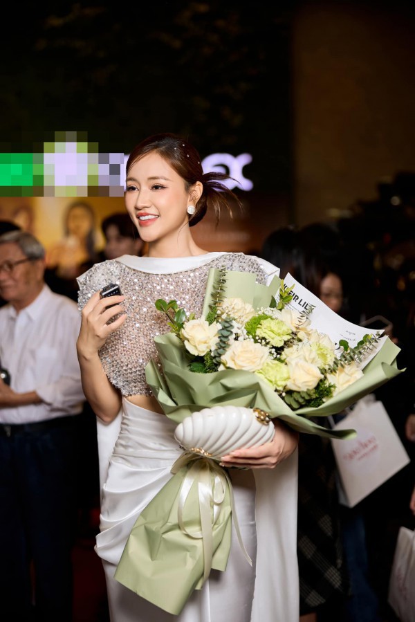 Maya: “Nếu không chữa được bệnh, tôi không biết có còn sống được với nghề không”