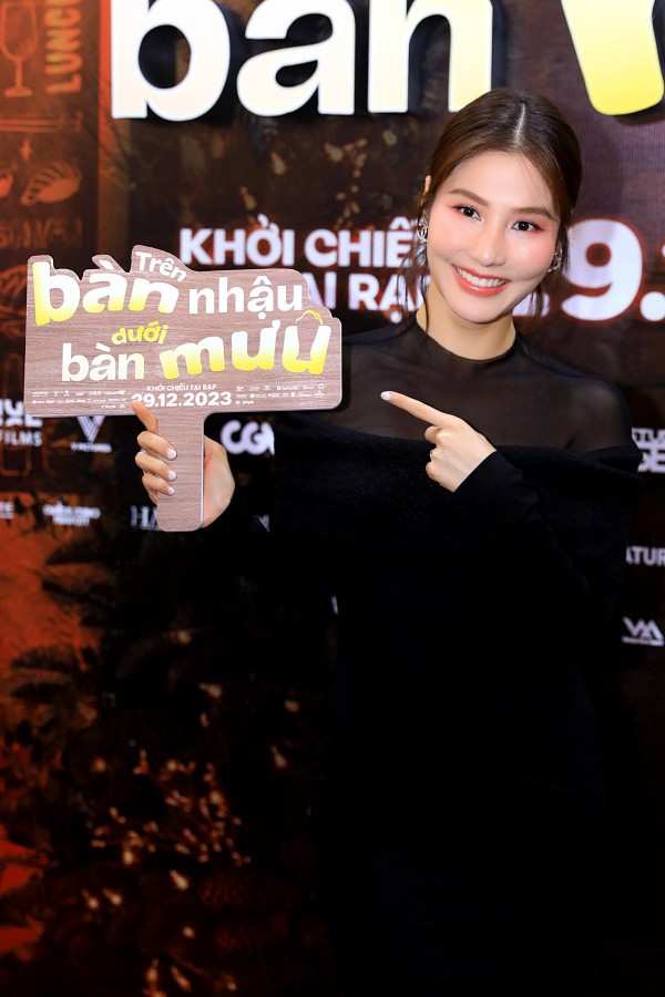 "Một nửa" showbiz và dàn "chị đẹp" gây "bão" tại thảm đỏ ra mắt phim mới của Diệu Nhi