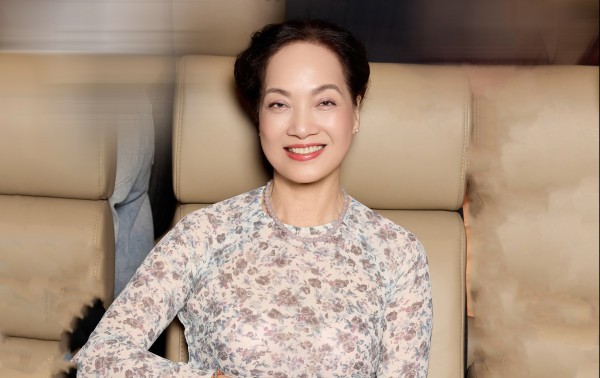 NSND Lê Khanh tuổi 63 vẫn áp lực với nghề, tiết lộ nguyên tắc giữ hôn nhân