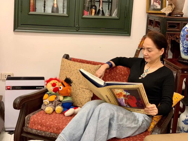 NSND Lê Khanh tuổi 63 vẫn áp lực với nghề, tiết lộ nguyên tắc giữ hôn nhân