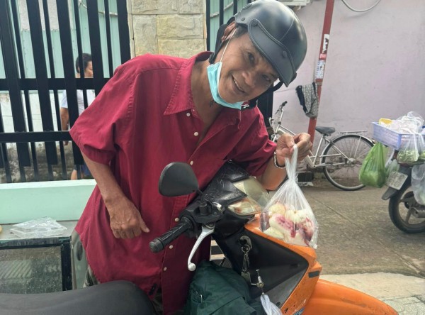 Nghệ sĩ Mai Trần phụ vợ bán hàng online vì trí nhớ giảm, không thể đóng phim Nghệ sĩ Mai Trần phụ vợ bán hàng online vì trí nhớ giảm, không thể đóng phim