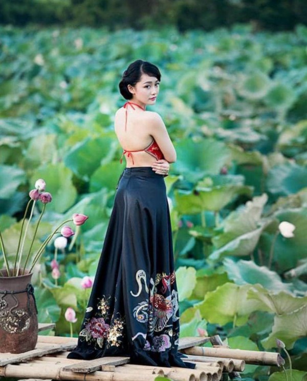 Người đẹp khiến Mai Phương Thúy trầm trồ, U40 gương mặt vẫn như hồi lớp 7