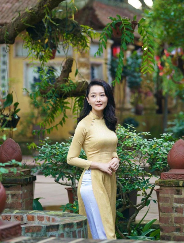 Người đẹp khiến Mai Phương Thúy trầm trồ, U40 gương mặt vẫn như hồi lớp 7