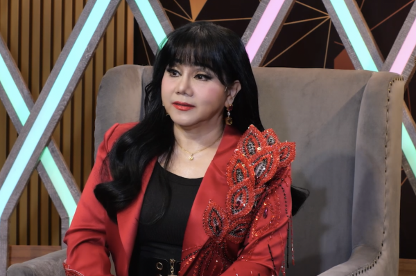 Nữ ca sĩ nghẹn ngào nhắc về giai đoạn rời xa con sang nước ngoài Nữ ca sĩ nghẹn ngào nhắc về giai đoạn rời xa con sang nước ngoài