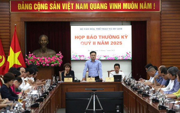 Tại sao quảng cáo sai sự thật nhưng Quyền Linh chỉ bị nhắc nhở?