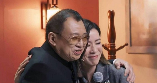 Xa Thi Mạn và loạt nghệ sĩ Hồng Kông bùi ngùi tưởng nhớ Hứa Thiệu Hùng Xa Thi Mạn và loạt nghệ sĩ Hồng Kông bùi ngùi tưởng nhớ Hứa Thiệu Hùng