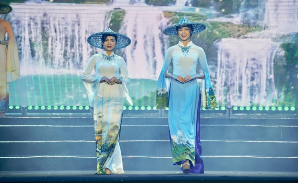 Chiêm ngưỡng bộ sưu tập áo dài thổ cẩm tôn vinh non nước Cao Bằng