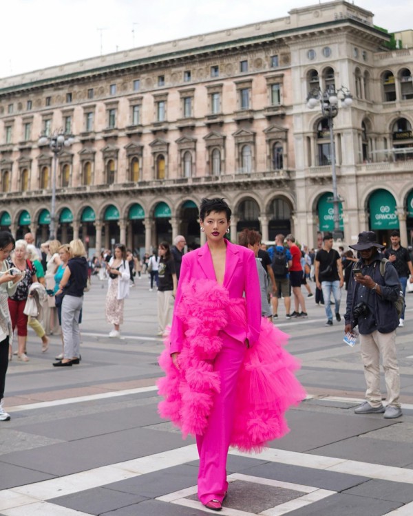 Cô Em Trendy cùng chồng sắp cưới tham dự Milan và Paris Fashion Week 2023