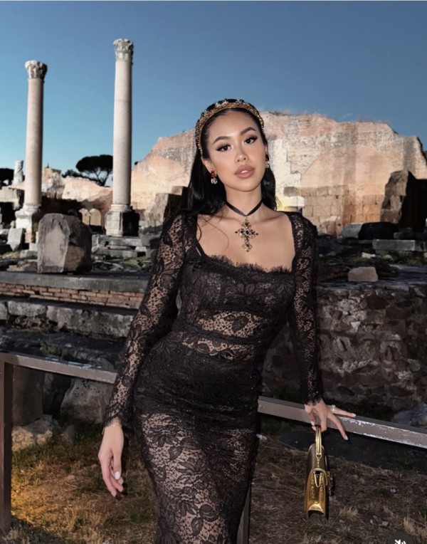Fashionista Tiên Nguyễn quyến rũ trong sự kiện thời trang tại Ý