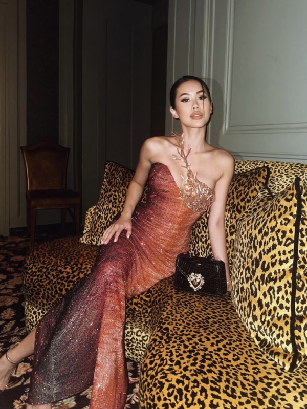 Fashionista Tiên Nguyễn quyến rũ trong sự kiện thời trang tại Ý