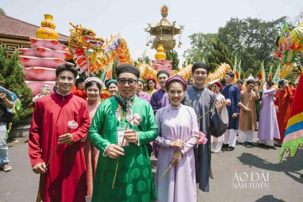 Giữ văn hóa truyền thống trong tà áo dài hiện đại Giữ văn hóa truyền thống trong tà áo dài hiện đại