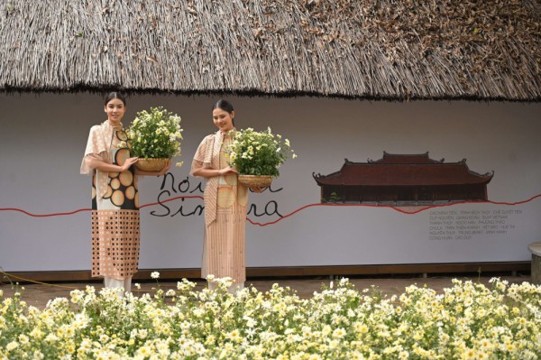 Hoa hậu Ngọc Hân, NTK Minh Hạnh làm show áo dài "chưa từng có" tại Văn Miếu