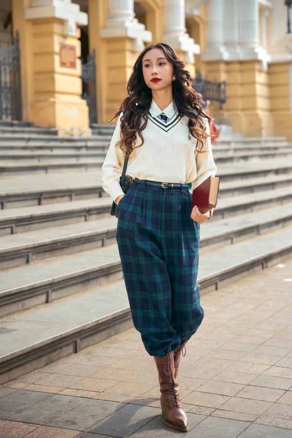 Nhà thiết kế livestream bán hàng thời trang