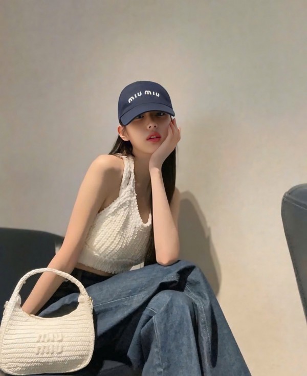 Những kiểu áo tôn dáng, mát mẻ cho ngày nắng nóng