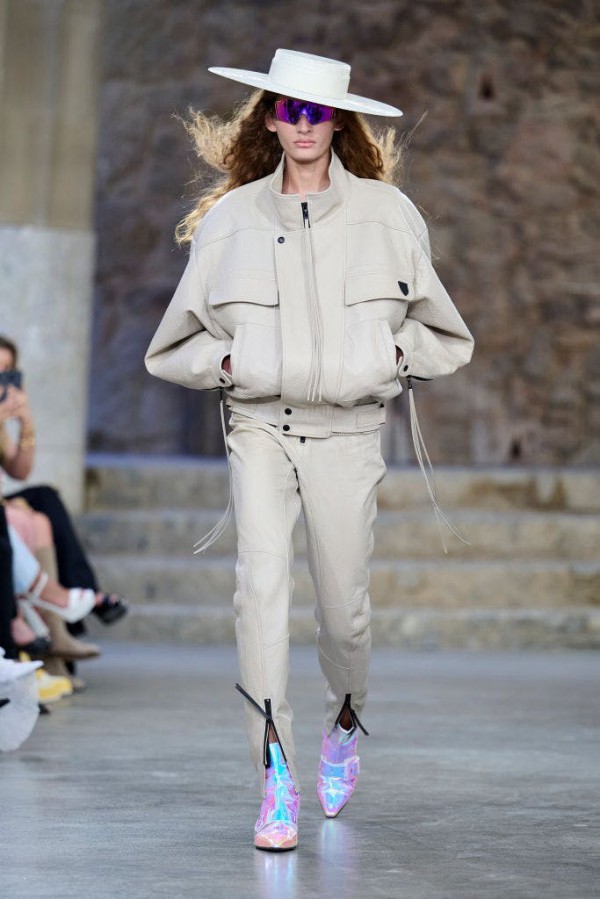 Nicolas Ghesquière giới thiệu bộ sưu tập Louis Vuitton Cruise 2025