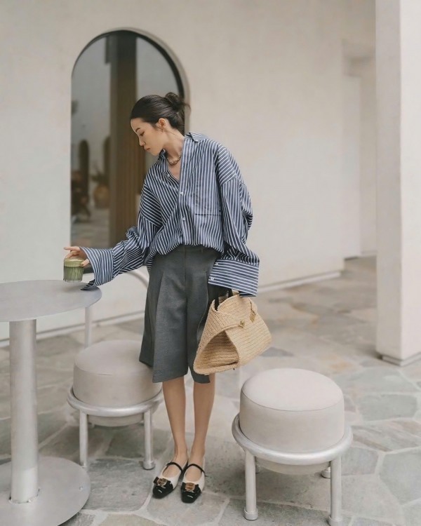 Phối quần short đến văn phòng ngày oi bức