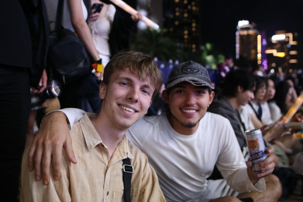 Biển người bùng cháy đêm giao thừa,, xúc động gặp Đen Vâu