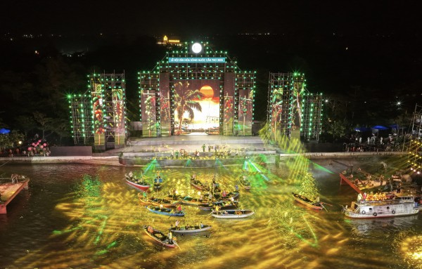 Cẩm Ly tái xuất, NSƯT Như Huỳnh xúc động khi trình diễn trước khán giả Cần Thơ