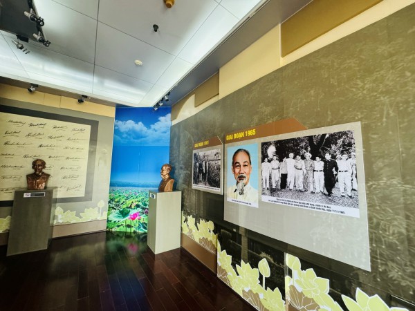 Cận cảnh các hiện vật, tư liệu quý tại Bảo tàng Hồ Chí Minh