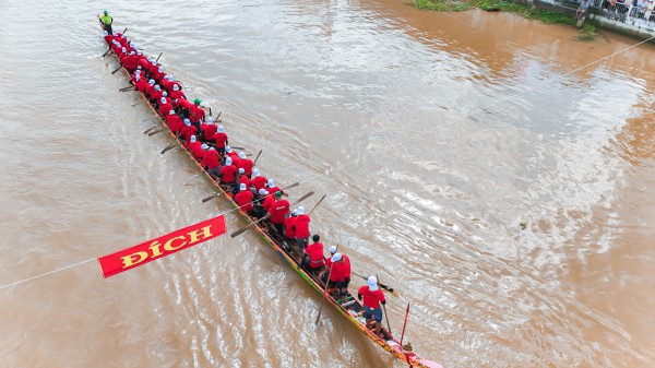 Cận cảnh đua ghe ngo tại lễ hội Ooc Om Boc Vĩnh Long
