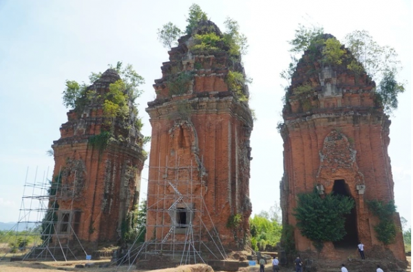 Cần khảo cổ quy mô lớn để trùng tu tháp Chăm cao nhất Đông Nam Á Cần khảo cổ quy mô lớn để trùng tu tháp Chăm cao nhất Đông Nam Á