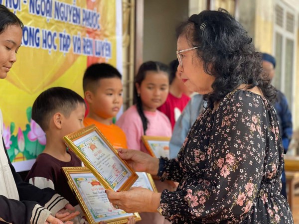 Chân dung nữ anh hùng thiện nguyện Chân dung nữ anh hùng thiện nguyện