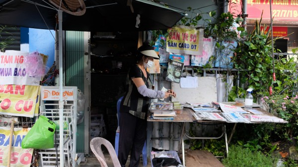 Chuyện ở sạp báo cô Lan