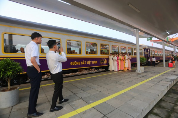 Chuyến tàu di sản miền Trung có gì sau khi được 