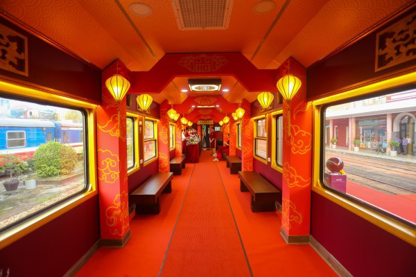 Chuyến tàu di sản miền Trung có gì sau khi được 