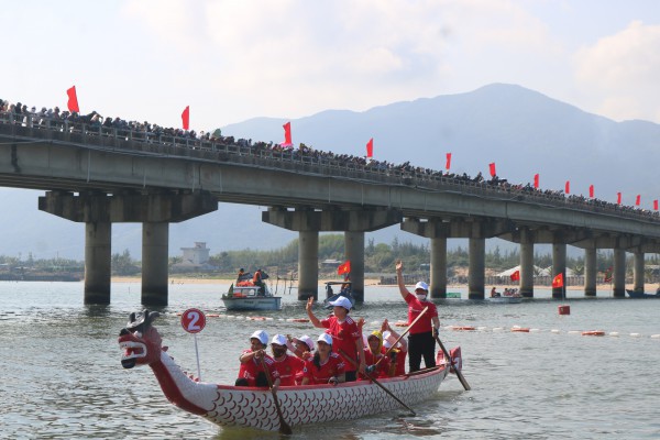Cuồng nhiệt cùng lễ hội sông nước Đà Nông Cuồng nhiệt cùng lễ hội sông nước Đà Nông