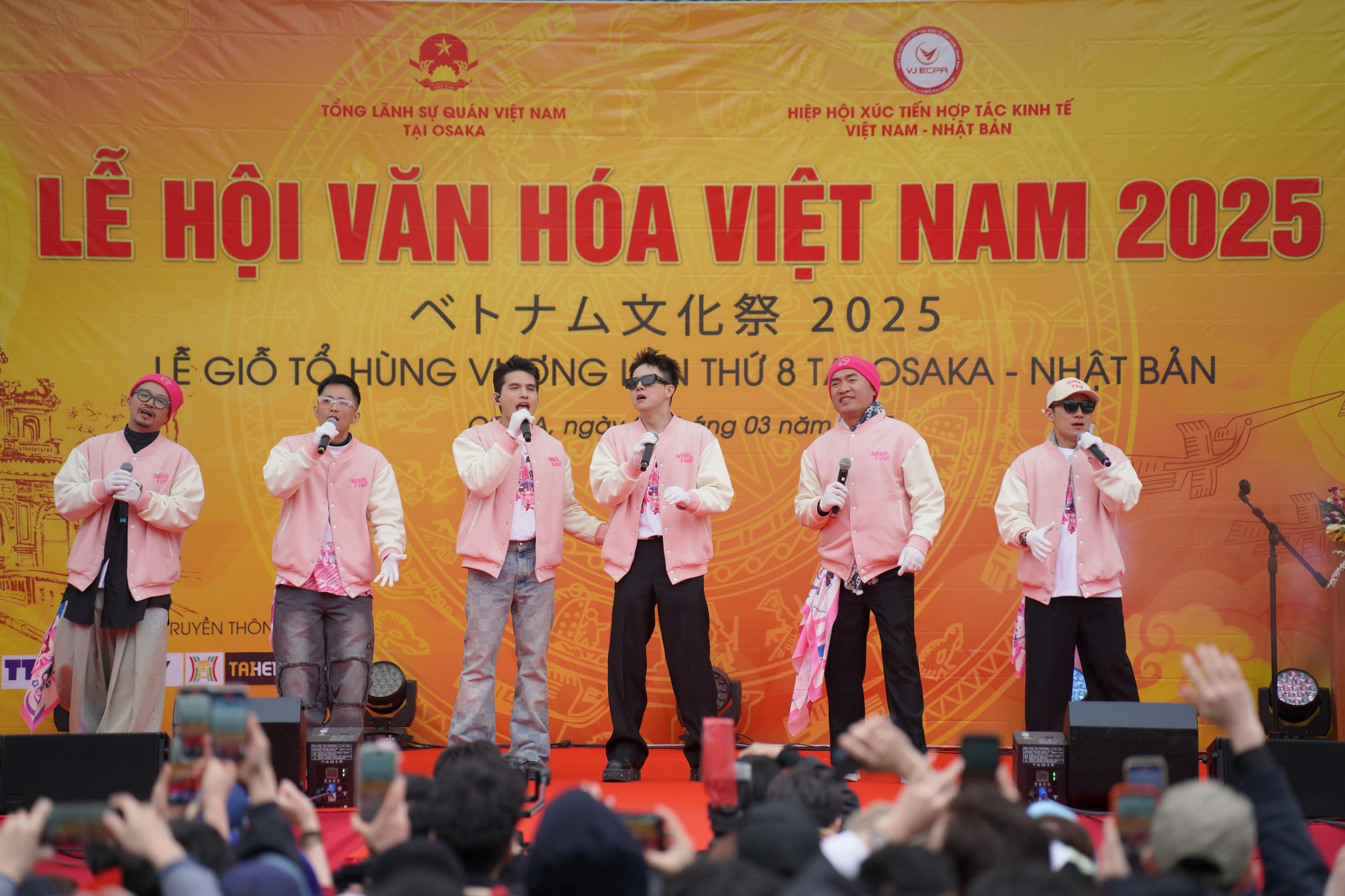Dàn anh tài và các nghệ sĩ Việt gây chú ý ở Nhật Dàn anh tài và các nghệ sĩ Việt gây chú ý ở Nhật
