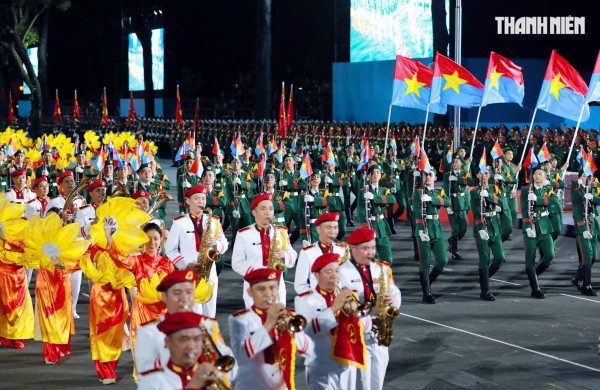 Dàn hoa hậu rạng ngời tham gia hợp luyện diễu binh, diễu hành Dàn hoa hậu rạng ngời tham gia hợp luyện diễu binh, diễu hành