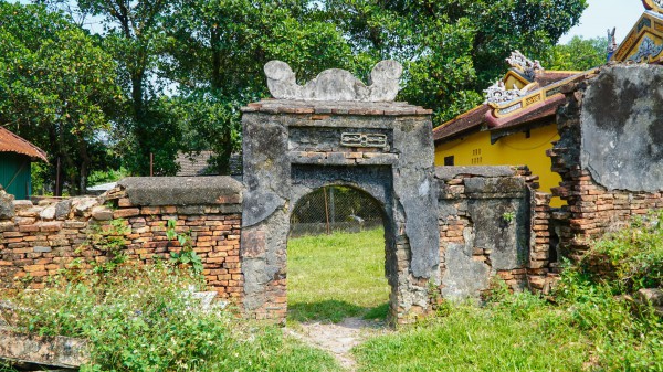 Di tích điện Voi Ré, nơi thờ voi chiến triều Nguyễn, đang xuống cấp