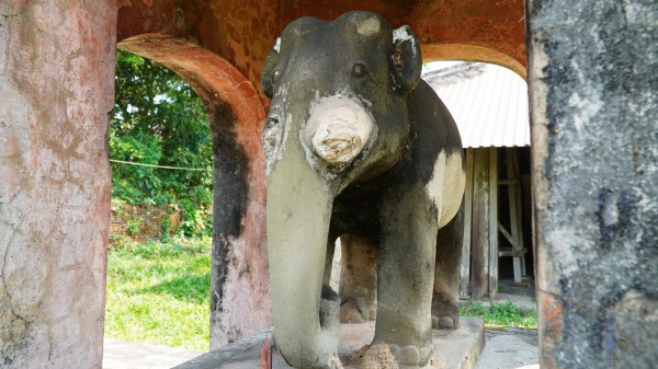 Di tích điện Voi Ré, nơi thờ voi chiến triều Nguyễn, đang xuống cấp