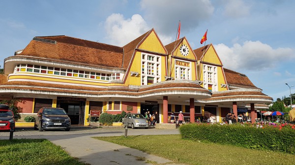 Du sơn ngoạn thủy: 