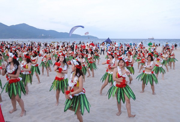 Flashmob bikini, zumba và đồng diễn yoga ở lễ hội Tận hưởng Đà Nẵng Flashmob bikini, zumba và đồng diễn yoga ở lễ hội Tận hưởng Đà Nẵng