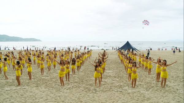 Flashmob bikini, zumba và đồng diễn yoga ở lễ hội Tận hưởng Đà Nẵng Flashmob bikini, zumba và đồng diễn yoga ở lễ hội Tận hưởng Đà Nẵng