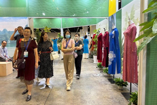 Giao lưu văn hóa, xuất bản ở Tuần lễ văn hóa ASEAN tại Trung Quốc Giao lưu văn hóa, xuất bản ở Tuần lễ văn hóa ASEAN tại Trung Quốc
